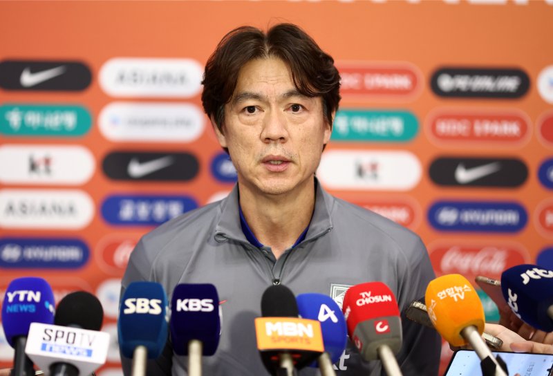 HLV Hong Myung-bo đặt mục tiêu giành 3 điểm